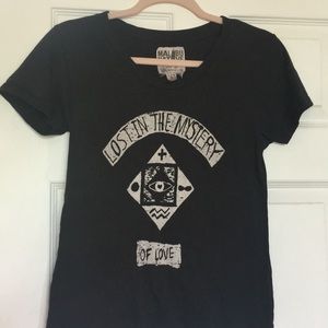Black print tee